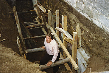 Dekan Eisenberg an der Baustelle.